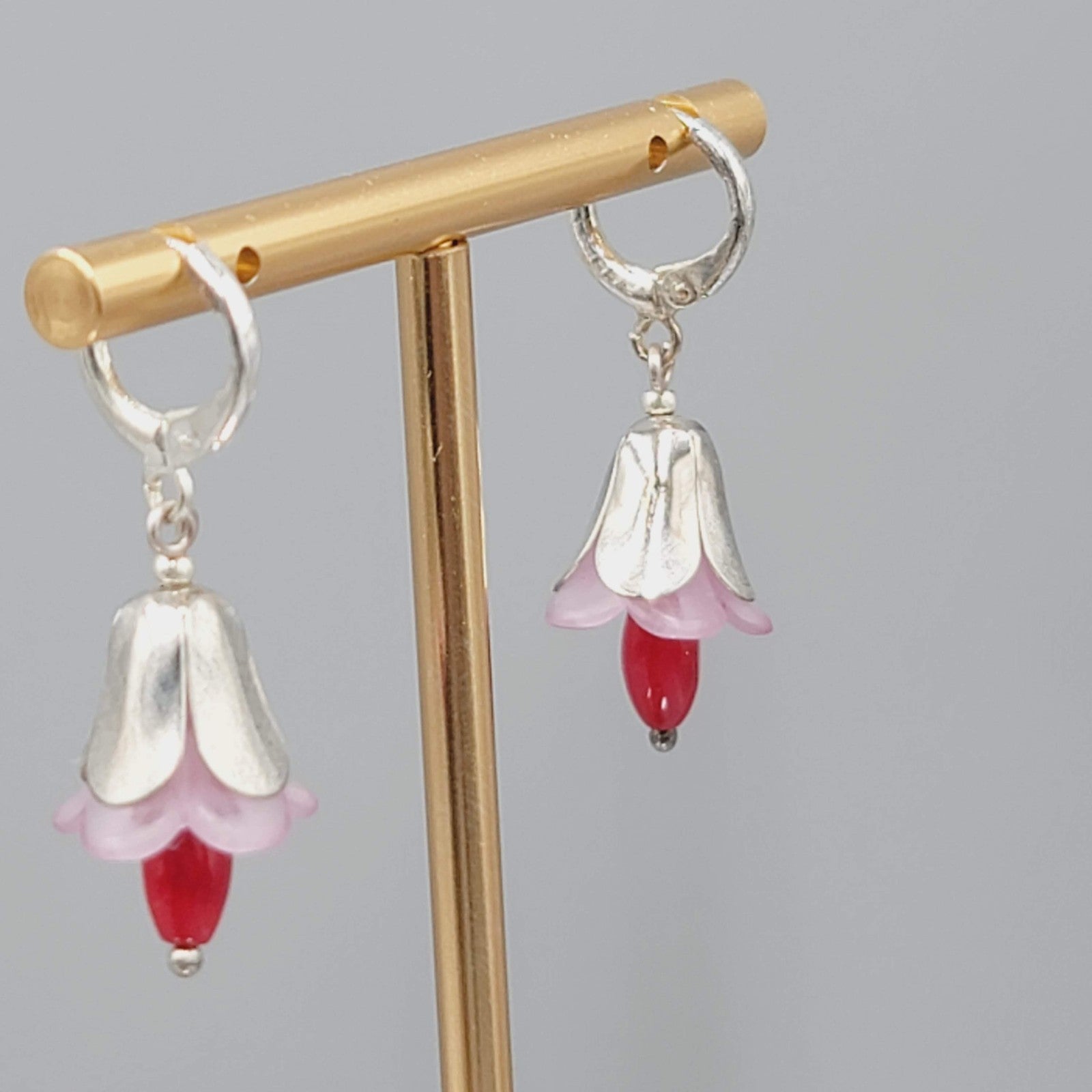 Red Pink Drop Flower Pierced Earrings Silver tone Dangle 7/8"