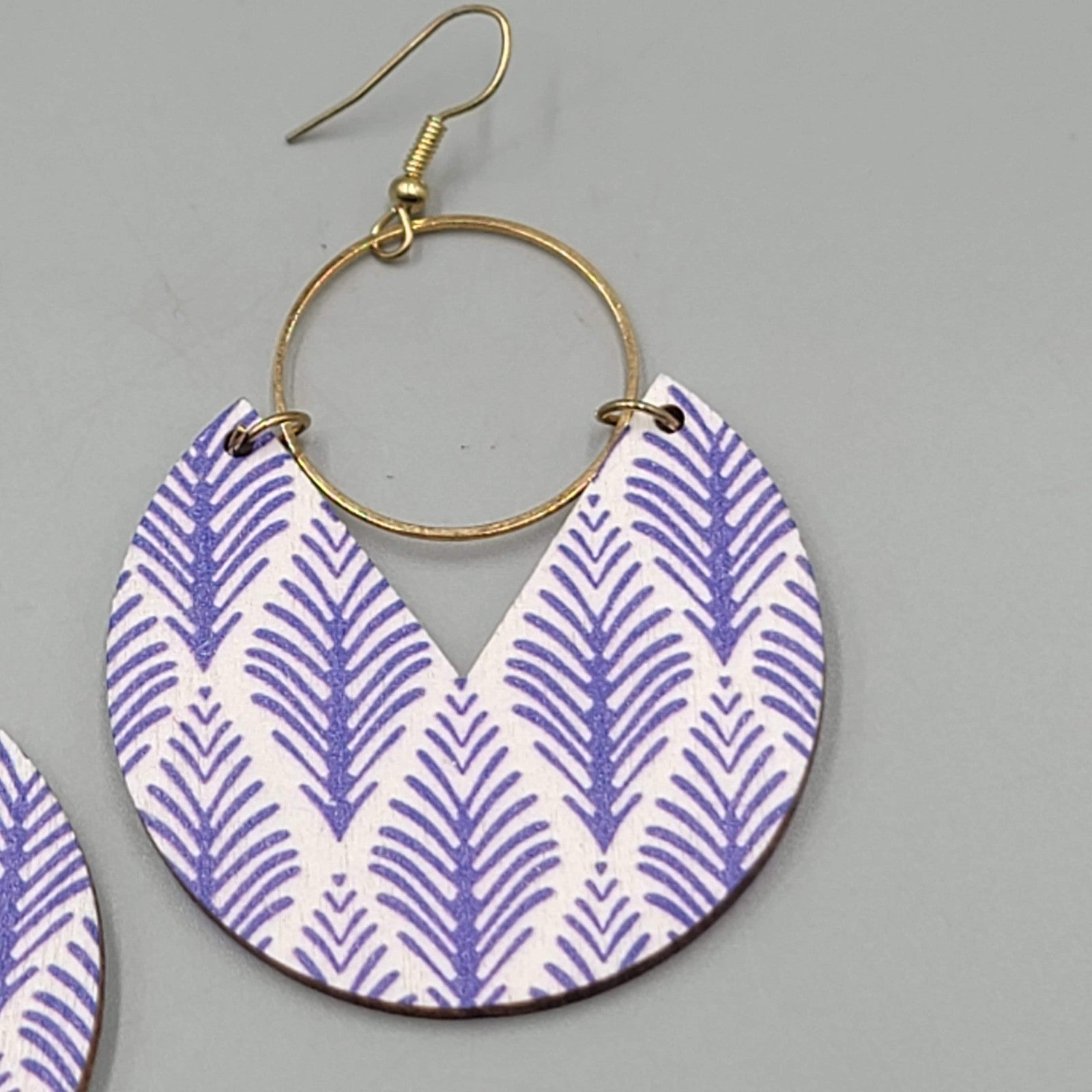 Purple Design Wood Statement Pierced Earrings Gold tone Dangle 2.25"