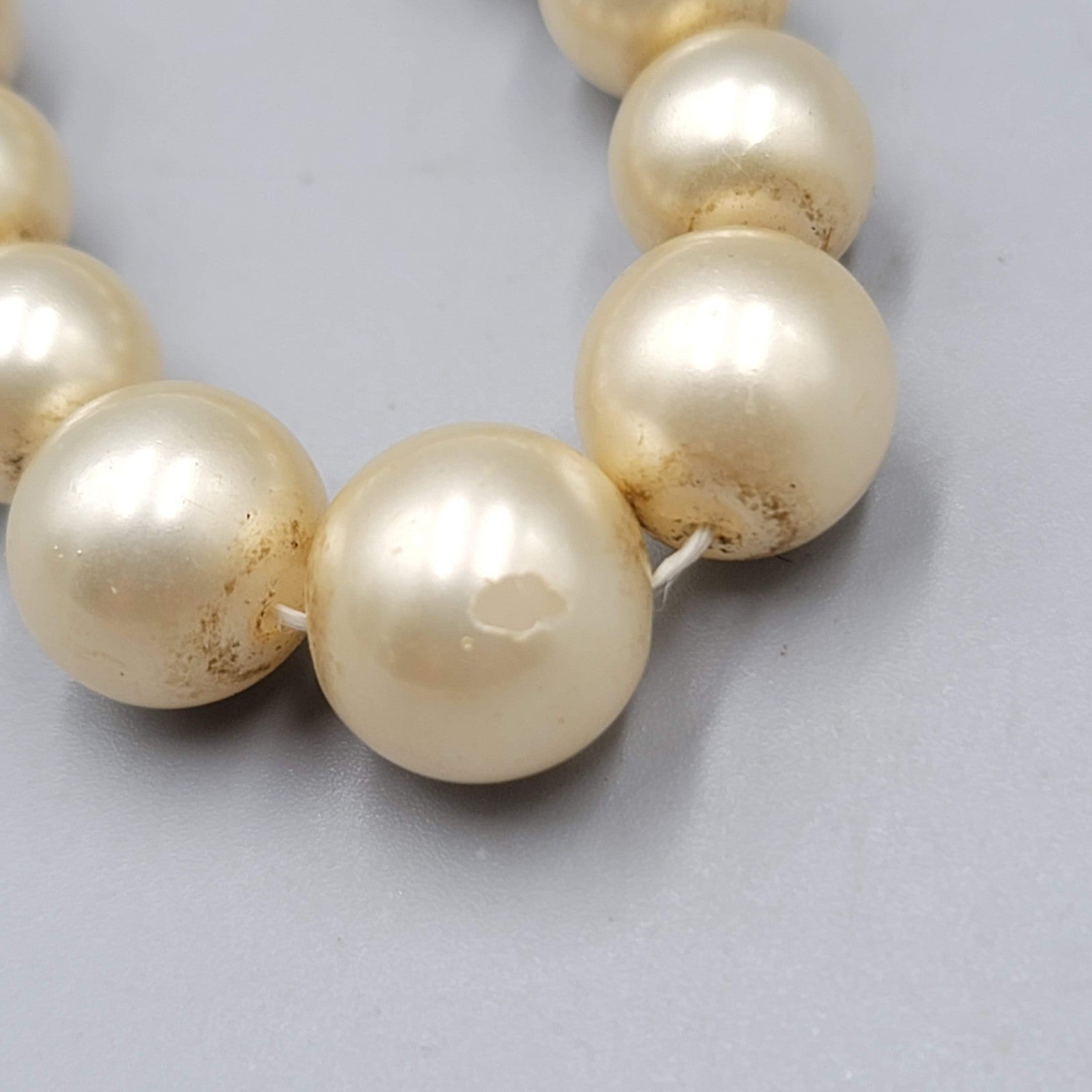 Vintage Glass Imitation Pearls Necklace Graduated Beads 15 in Needs Cleaning