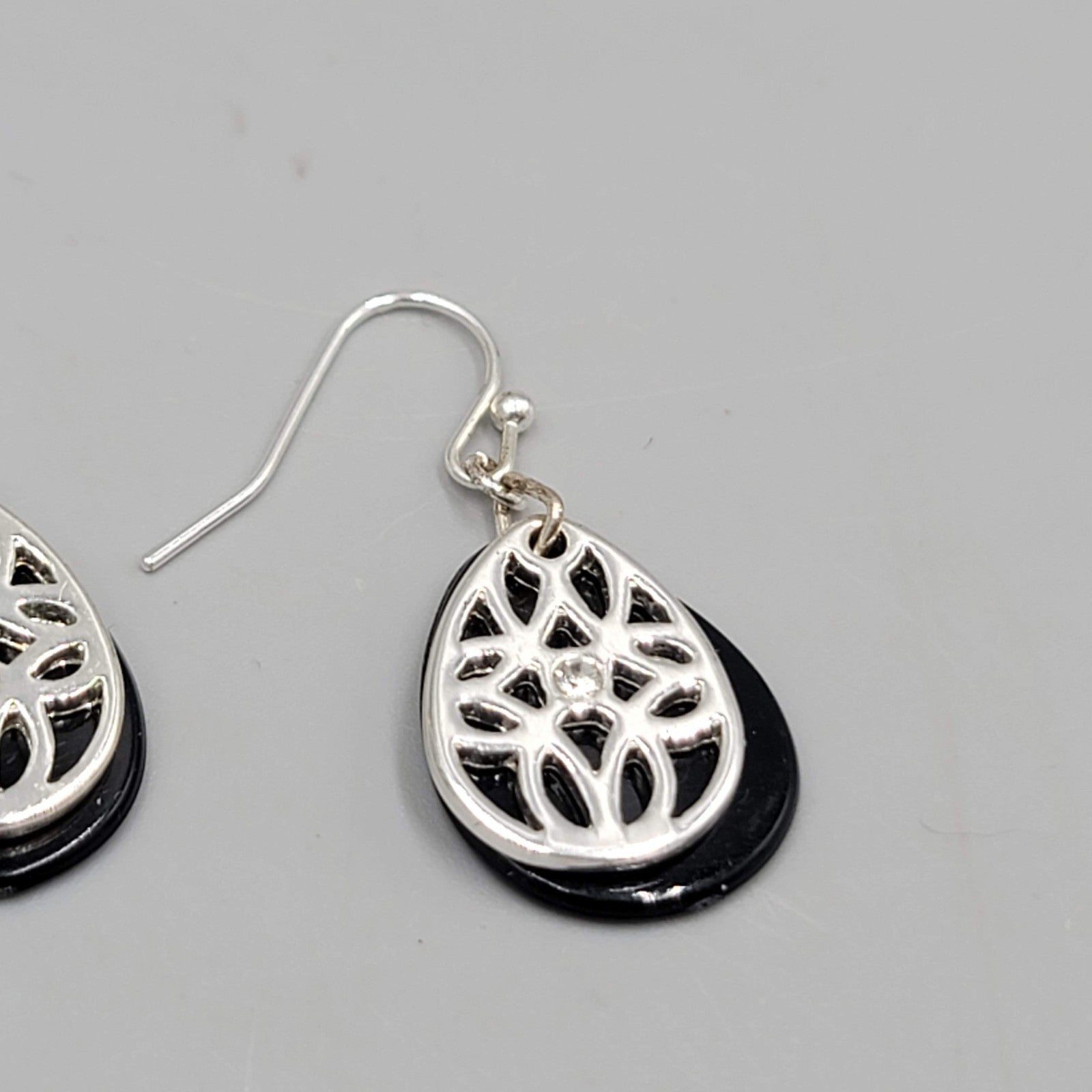 Black Teardrop Over Filigree Pierced Earrings Silver tone Dangle   3/4"