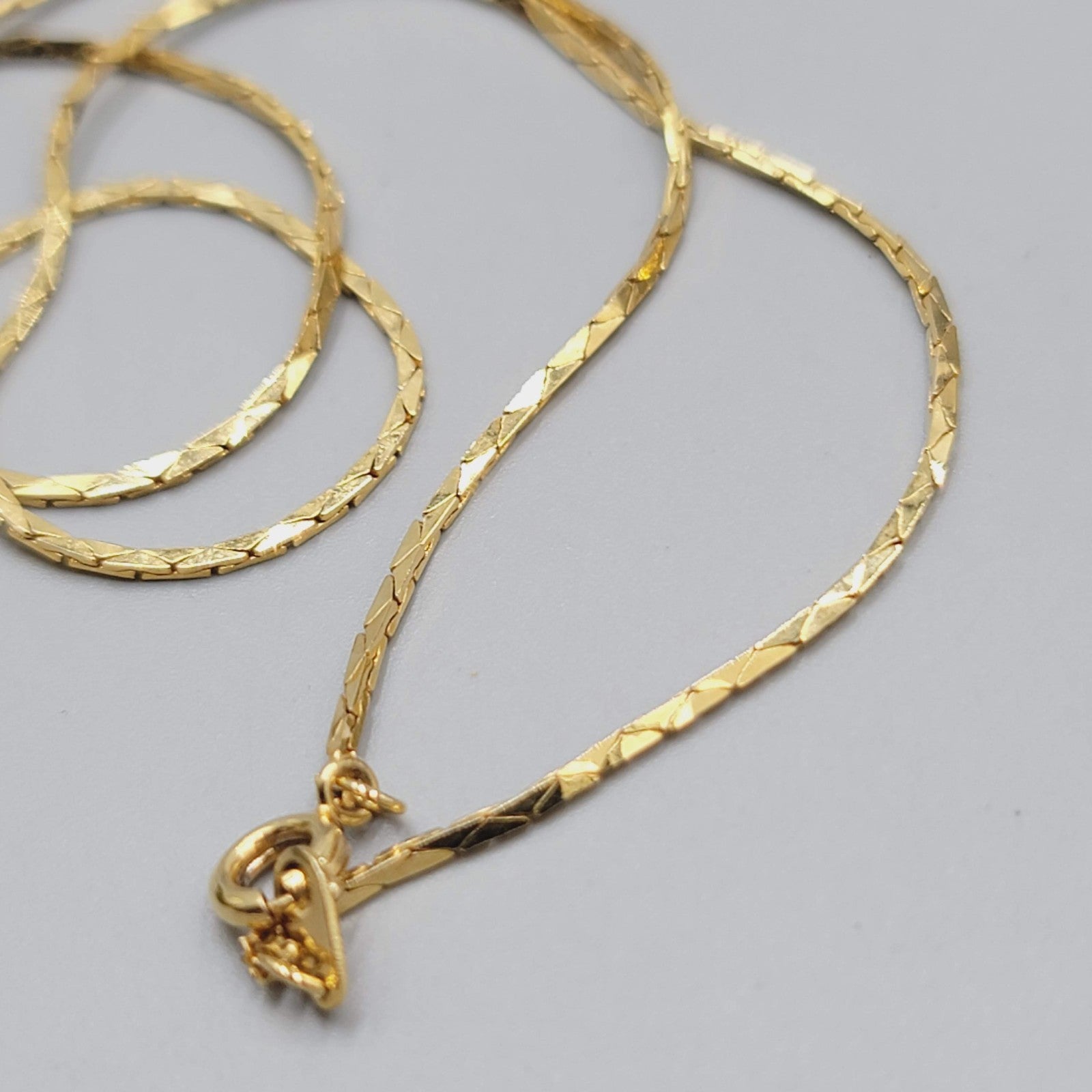Vintage Polished Green Stone Pendant Necklace Gold tone Cobra Chain 18"