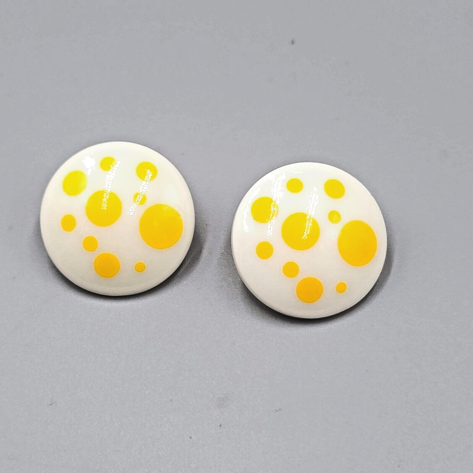 Vintage Pierced Earrings White Yellow Polka Dot 1"