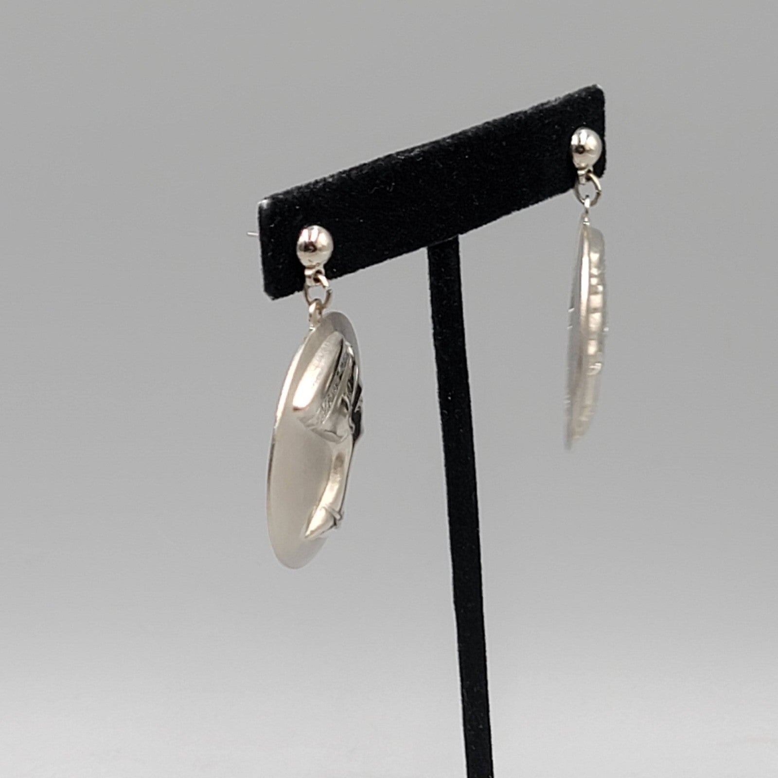 Vintage Egyptian Motif Pierced Earrings Silver tone Dangle Round 1.5 in