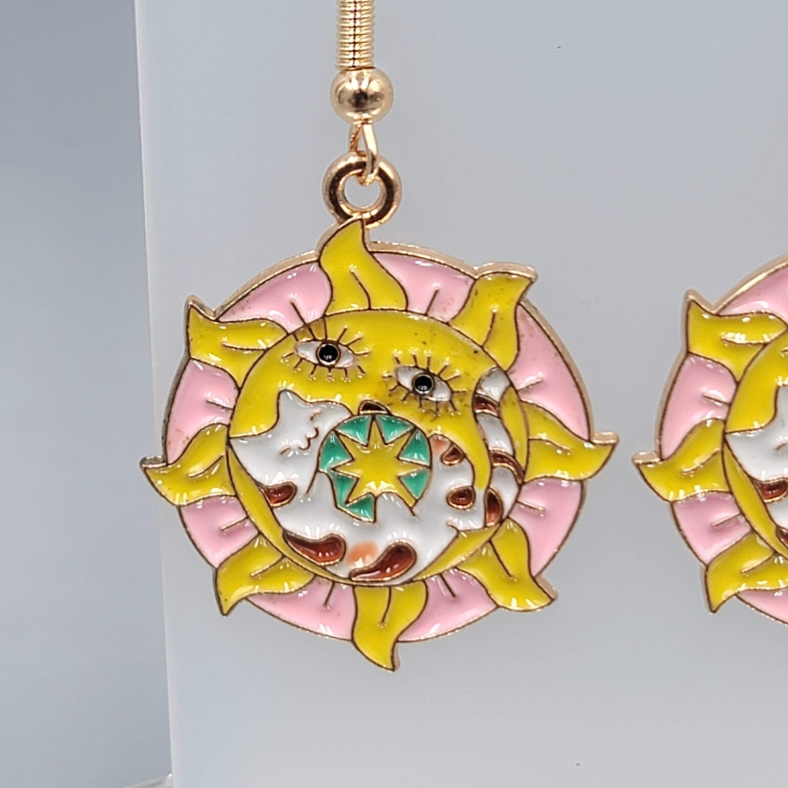 Kitty Cat in the Sun Enamel Pierced Earrings Gold tone Dangle 1 1/8"