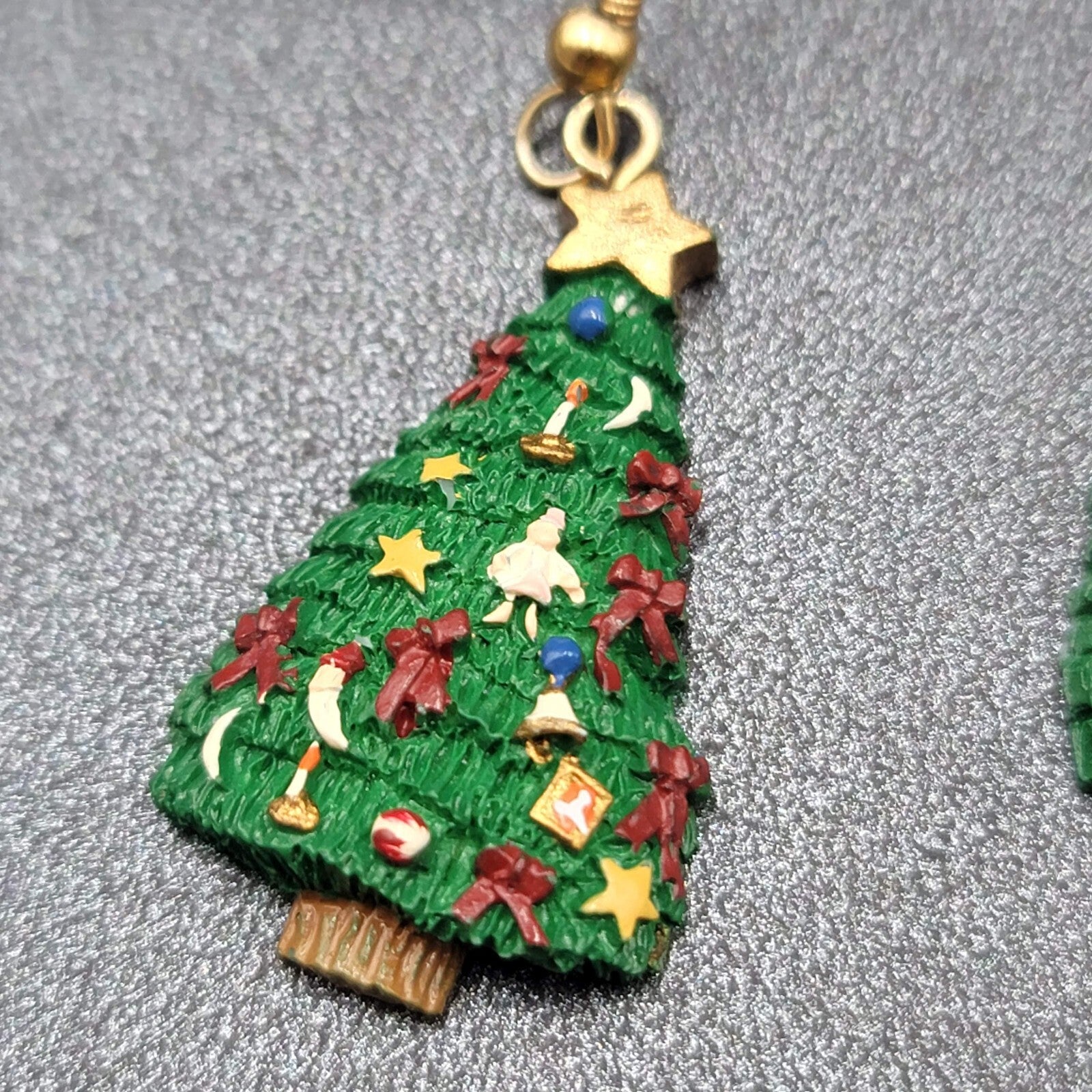 Vintage Christmas Pierced Earrings Resin Christmas Tree Dangle 1.25"
