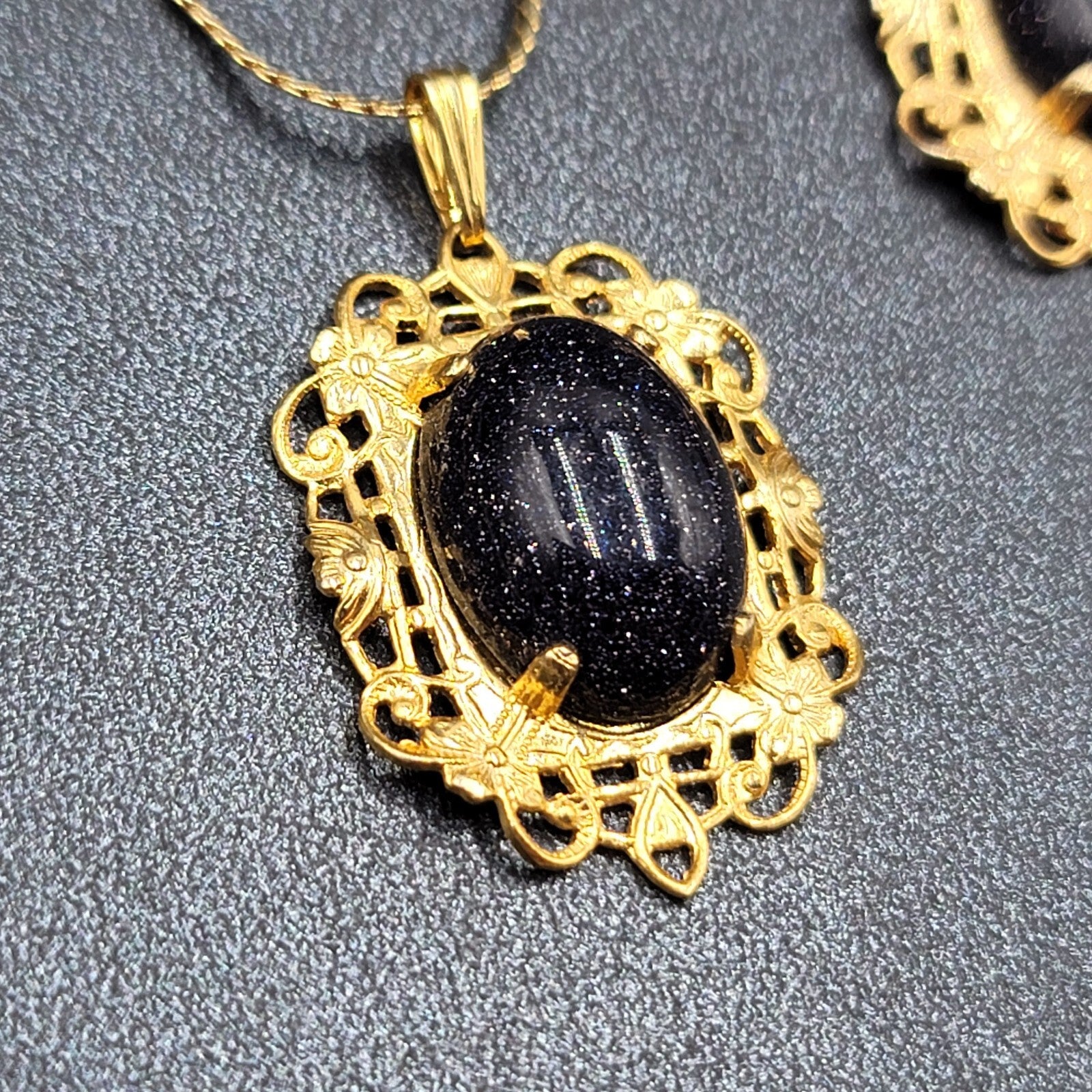 Necklace Earrings Set Gold tone Purple Sandstone Oval 16.5" Chain Earrings 1.25"