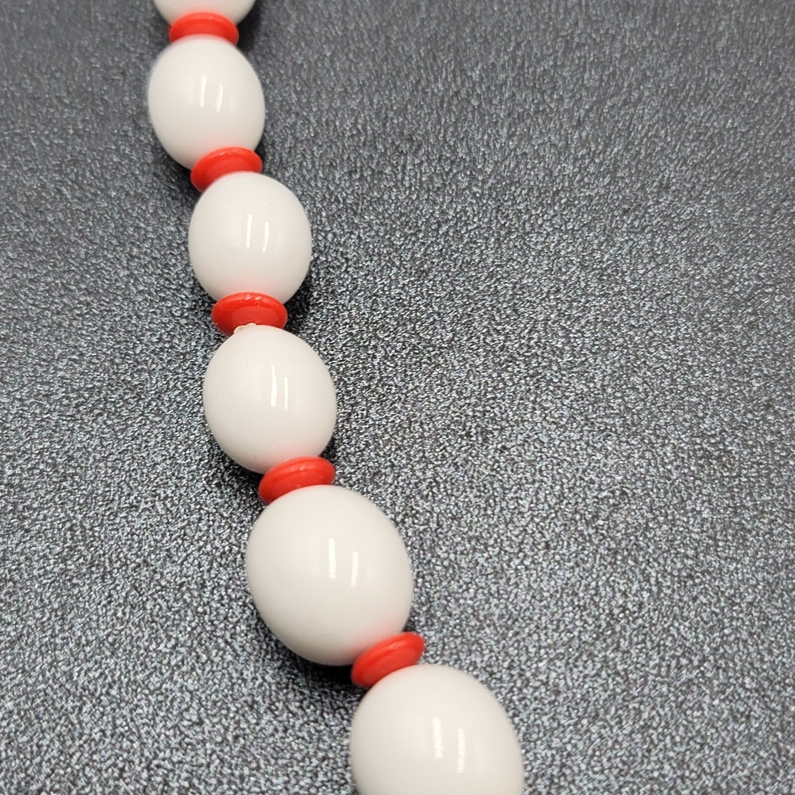 Vintage Necklace White and Red Graduated Bead Estate Costume Jewelry 24"