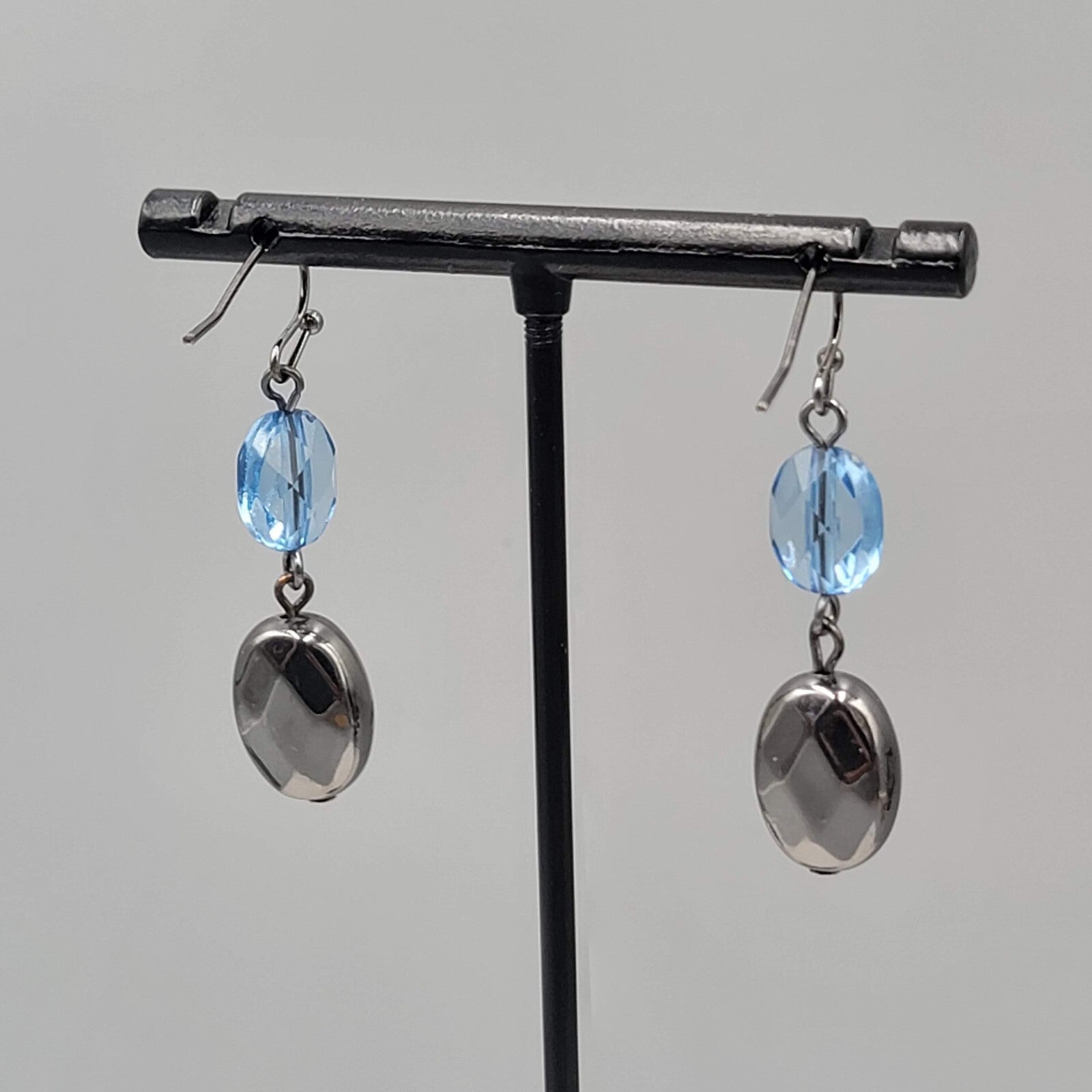 Blue Black Faceted Beads Pierced Earrings Black Metal Dangle 1.25"