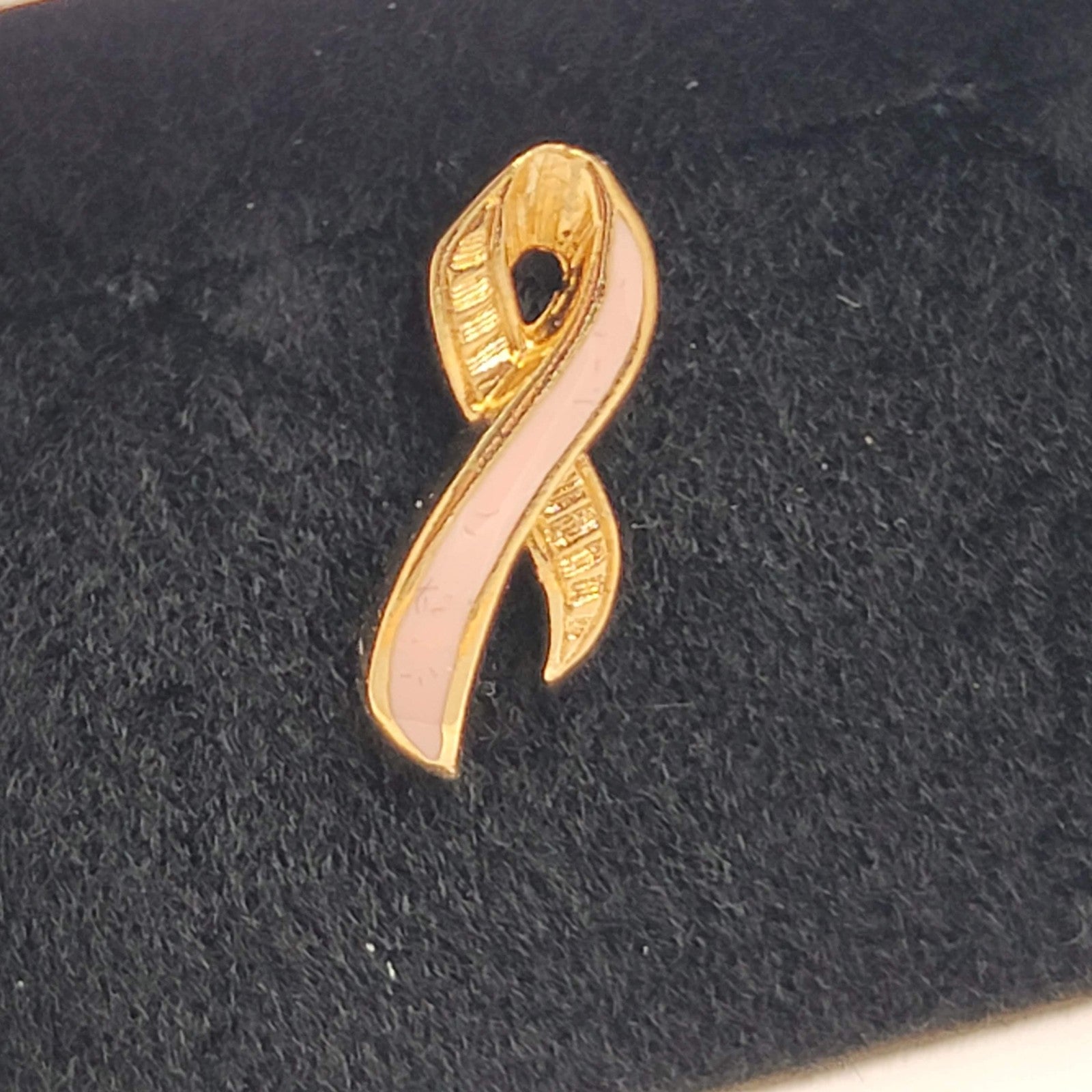 Vintage Avon Breast Cancer Awareness Ribbon Pin Gold Tone 1996 Boxed NOS Gift