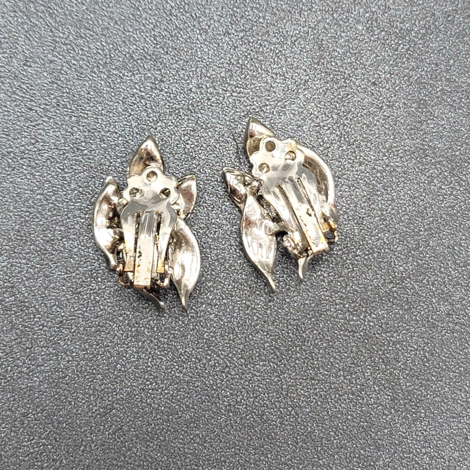 Vintage Clip on Earrings Silver tone 1 1/8" Textured Drop Leaves