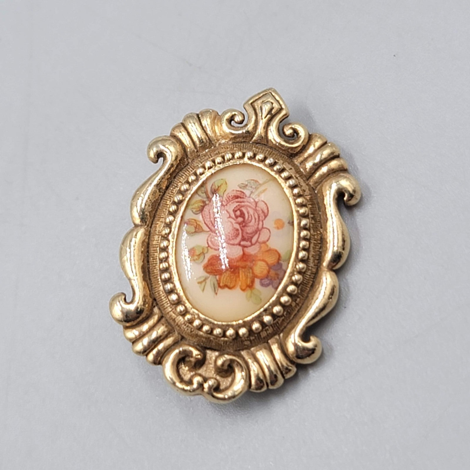 Vintage Sarah Cov Rose Cameo Brooch Gold tone 1.25 in