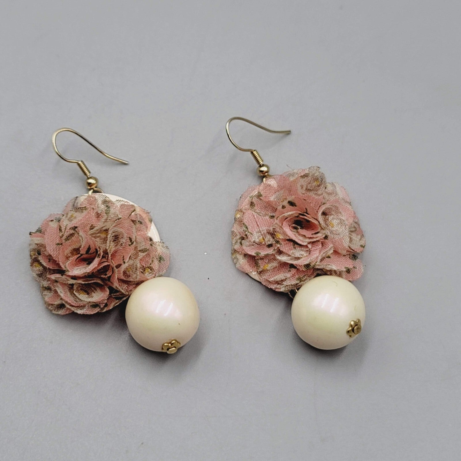 Frilly Pink White Bead Pierced Earrings Gold tone Dangle 1.75"