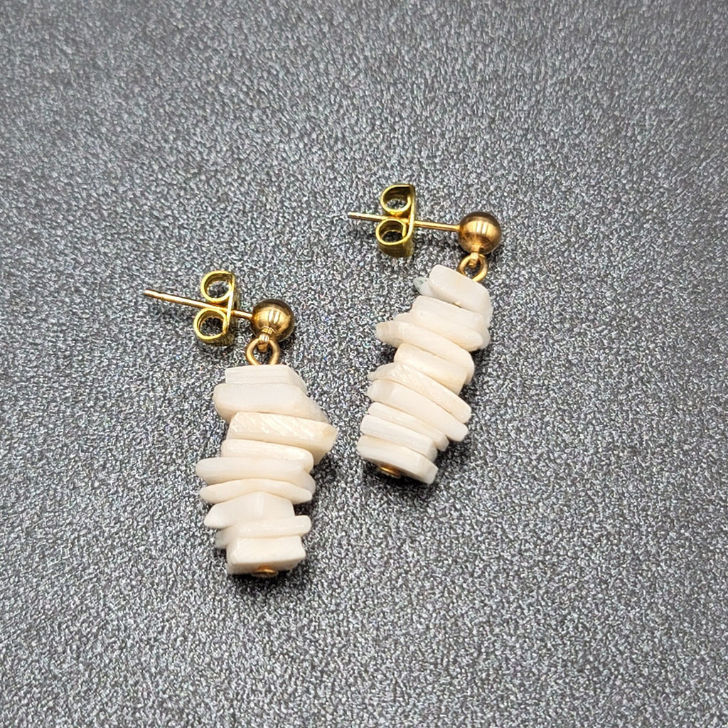 Vintage Pierced Earrings Gold tone White Heishi Shell Chip Dangle 3/4"