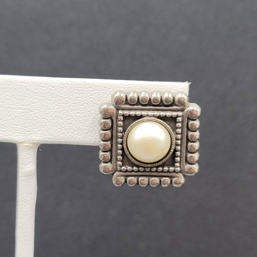 Pierced Earrings Embossed Square White Center 3/4"