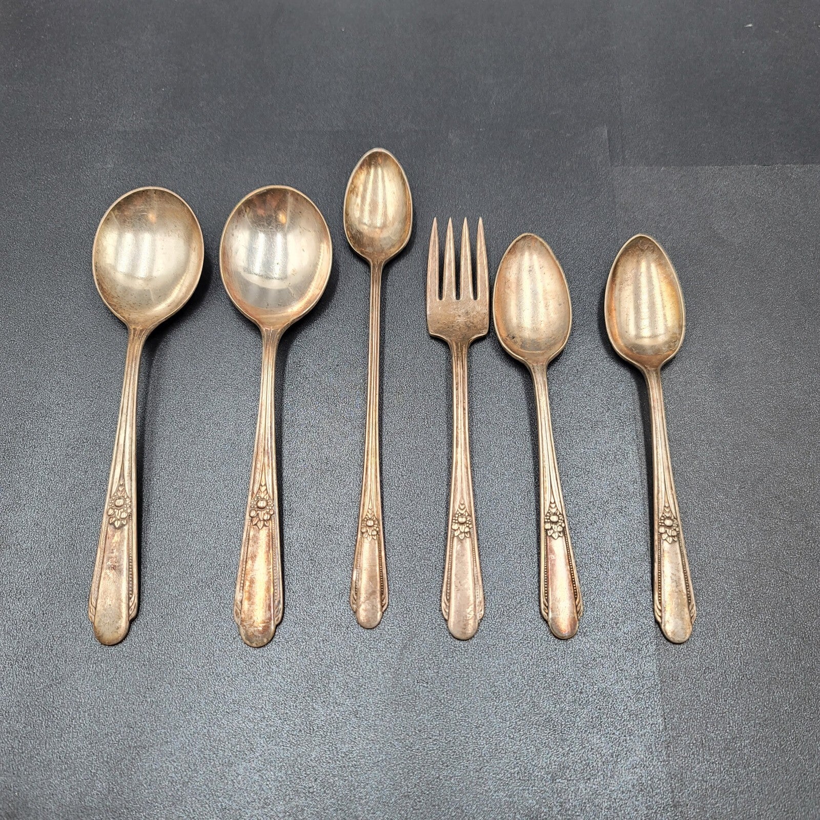 Vintage Wm Rogers Silver plate Flatware Mixed Lot Matching Pattern Spoon Fork