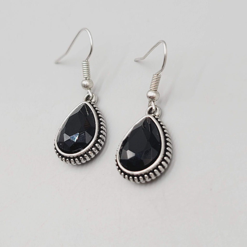 Black Stone Teardrop Pierced Earrings Silver tone Dangle 3/4"