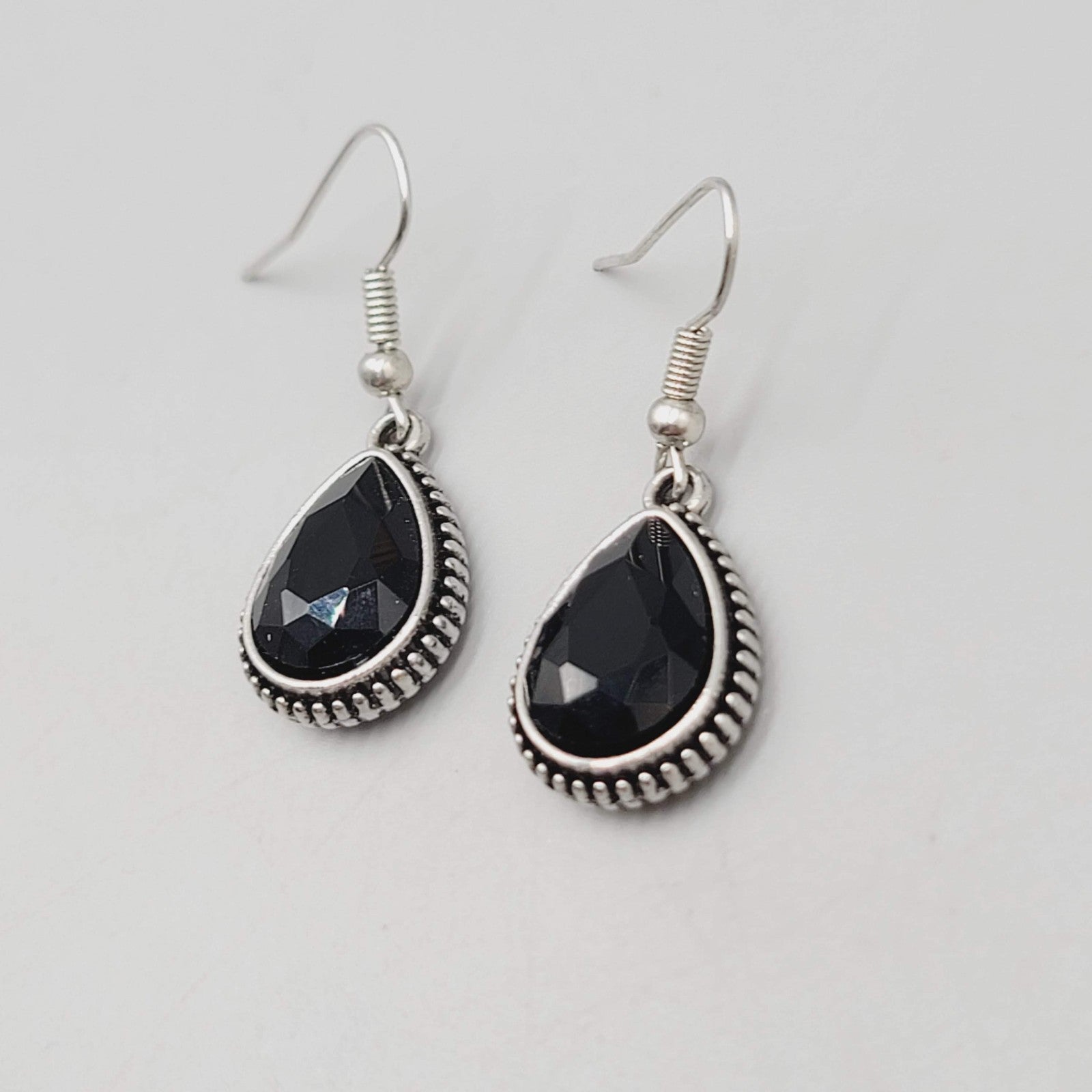 Black Stone Teardrop Pierced Earrings Silver tone Dangle 3/4"
