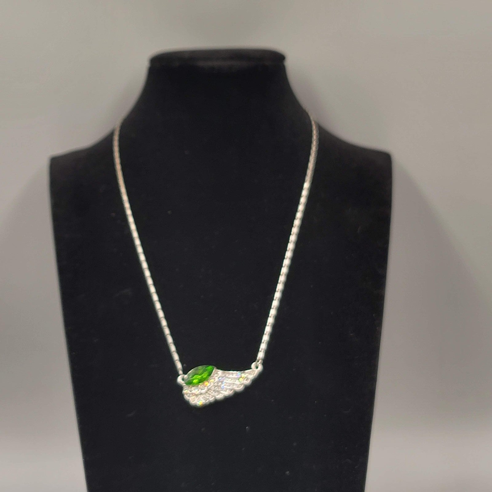 Green Crystal Wing Pendant Necklace Silver Tone Adjustable Chain Elegant Jewelry