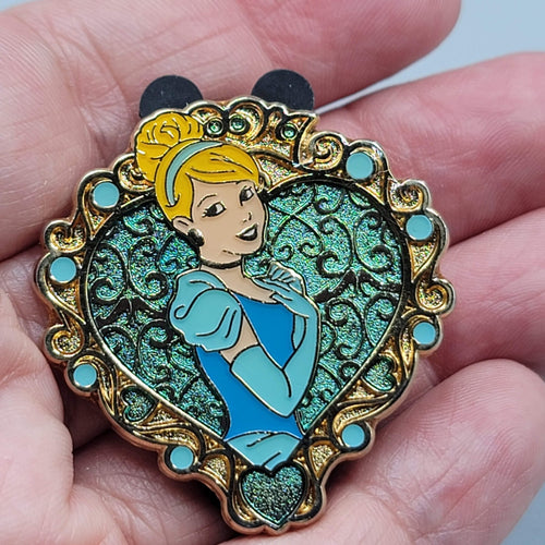 Disney Trading Pins 2013 Princess Cinderella Gold tone Heart Frame