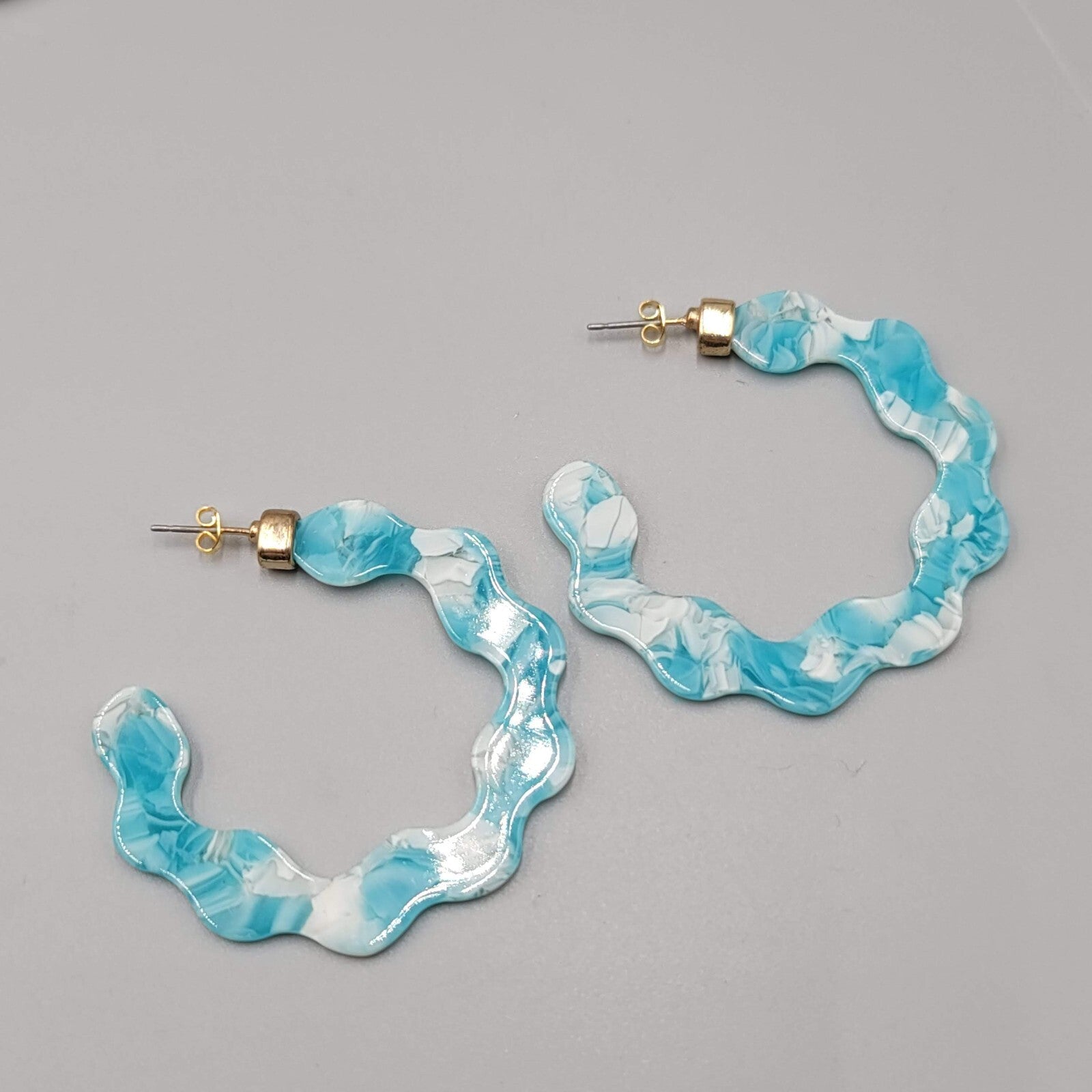 Blue Resin Scalloped Hoops Pierced Earrings Gold tone 2"