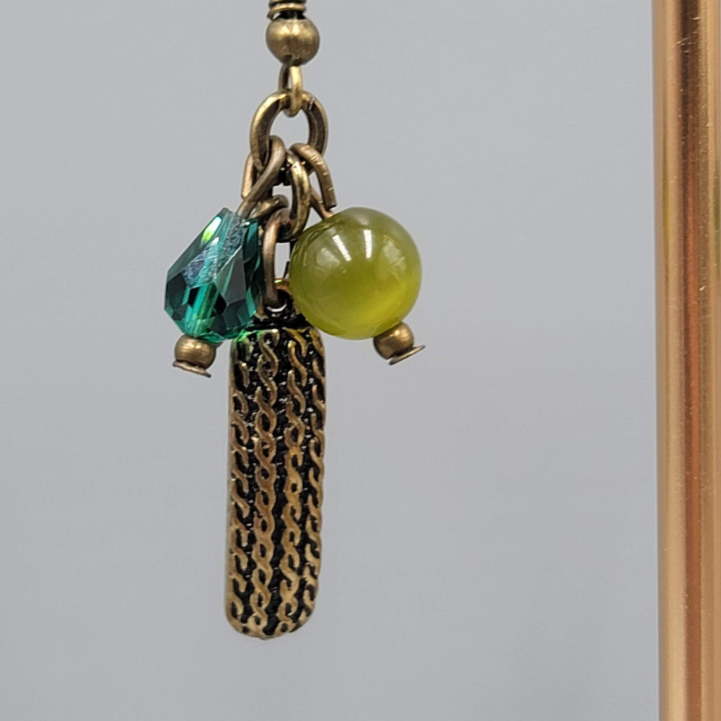 Green Black Glass Bead Pierced Earrings Bronze tone Dangle 1.25 in