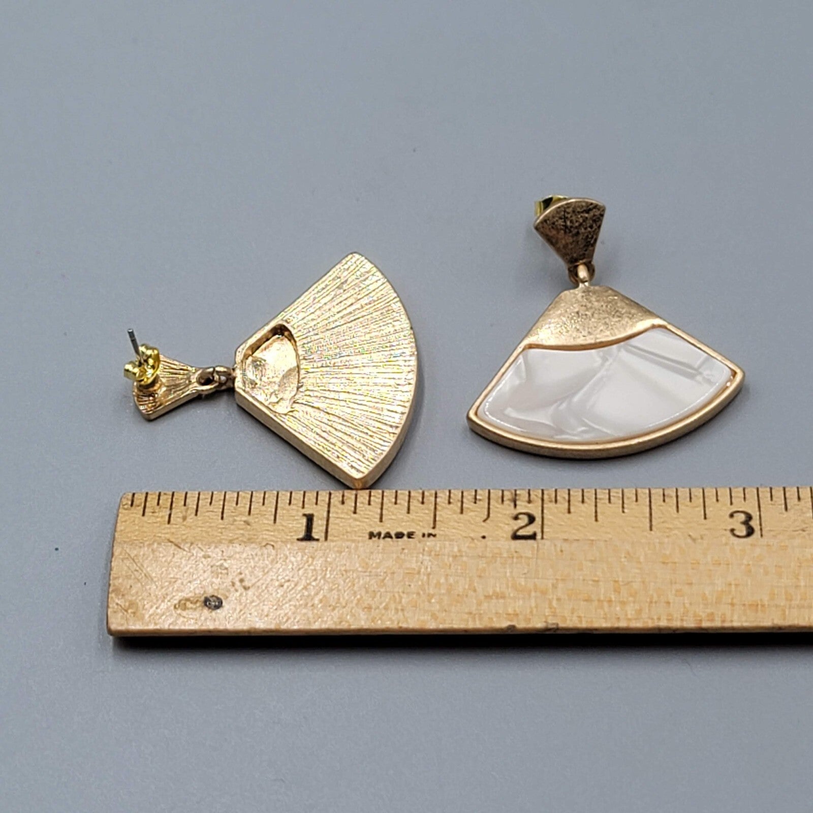 Pierced Earrings Gold tone White Pearloid Resin Dangle 1.25"