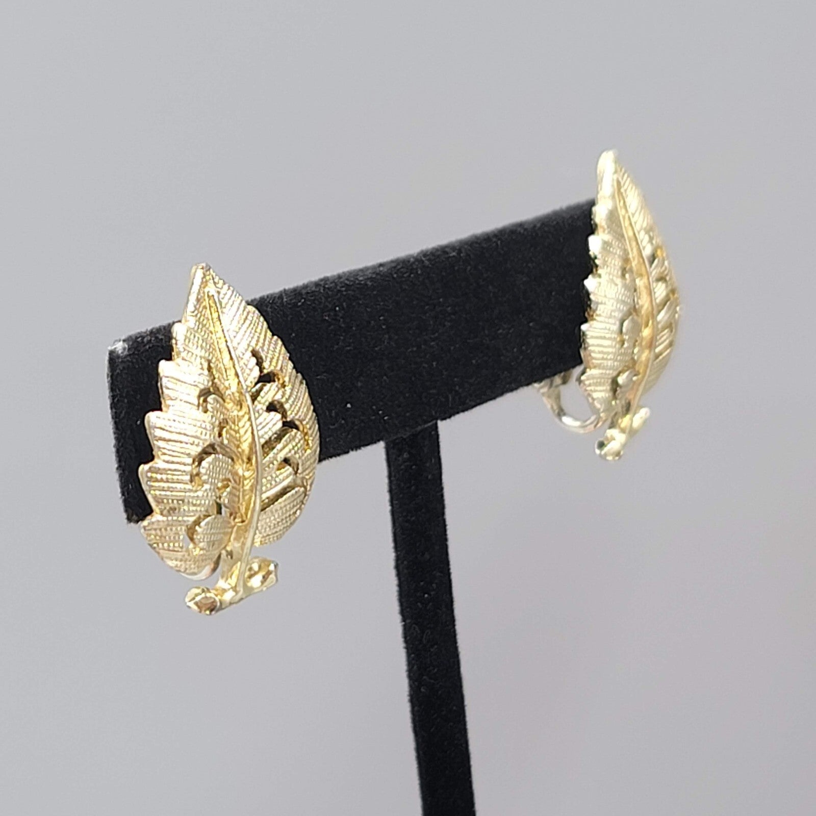 Vintage Aspen Leaf Clip on Earrings Light Gold tone 1"