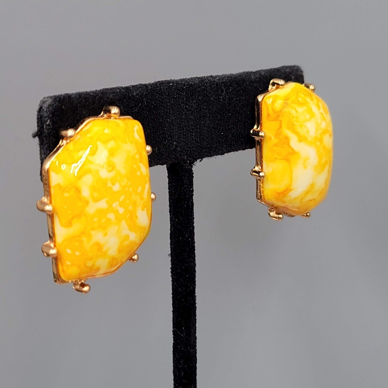 Vintage Pierced Earrings Gold tone Yellow Acrylic Speckle Drop 1"