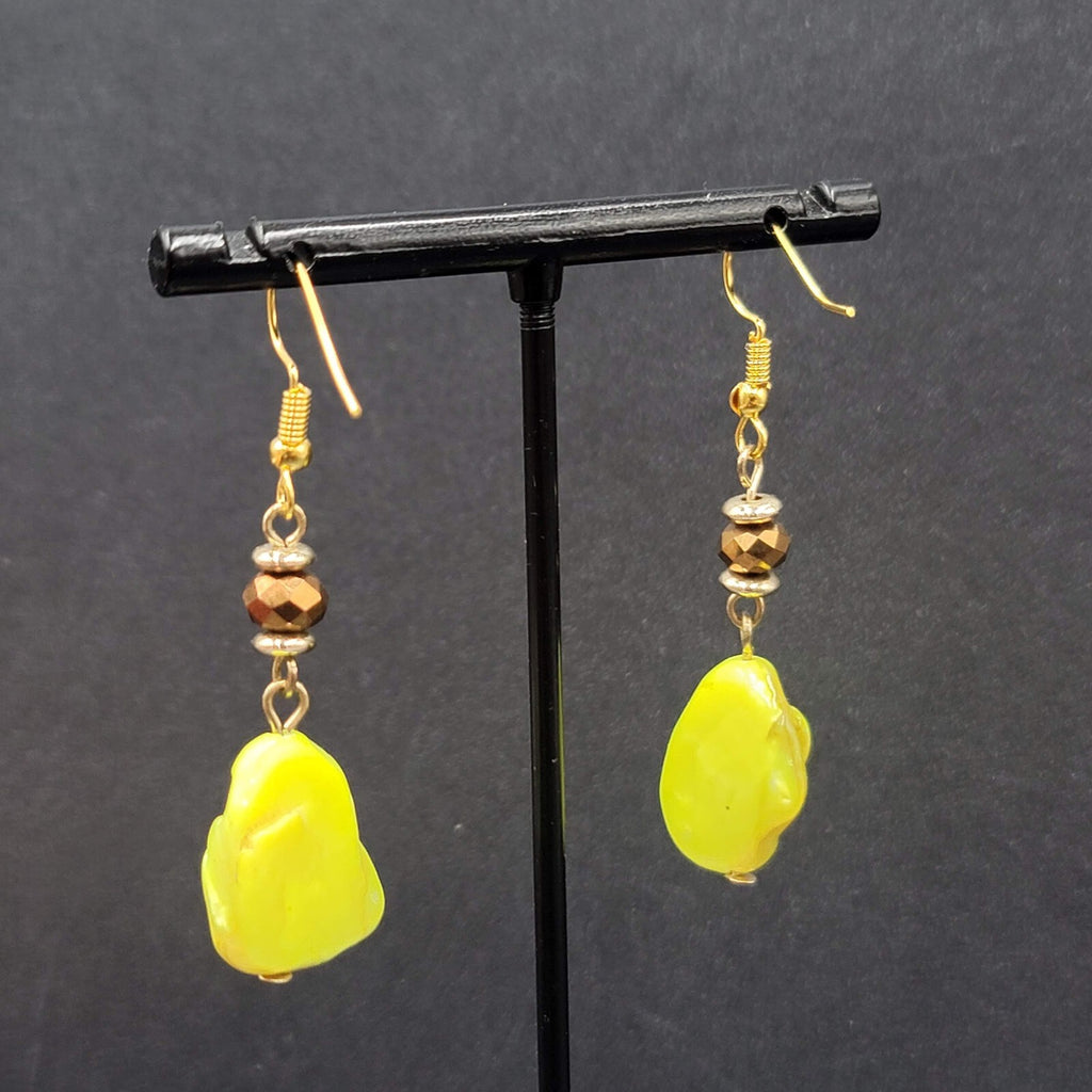 Pierced Earrings Gold tone Neon Yellow Shell Beaded Dangle 1.5"