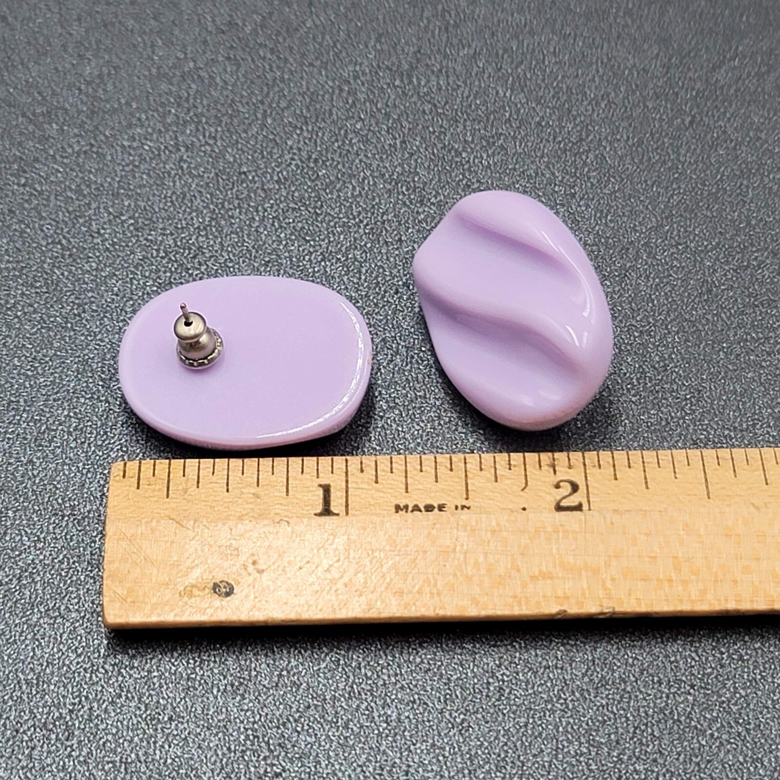 Vintage Pierced Earrings Acrylic Lavender Purple Wavy Drop 1"