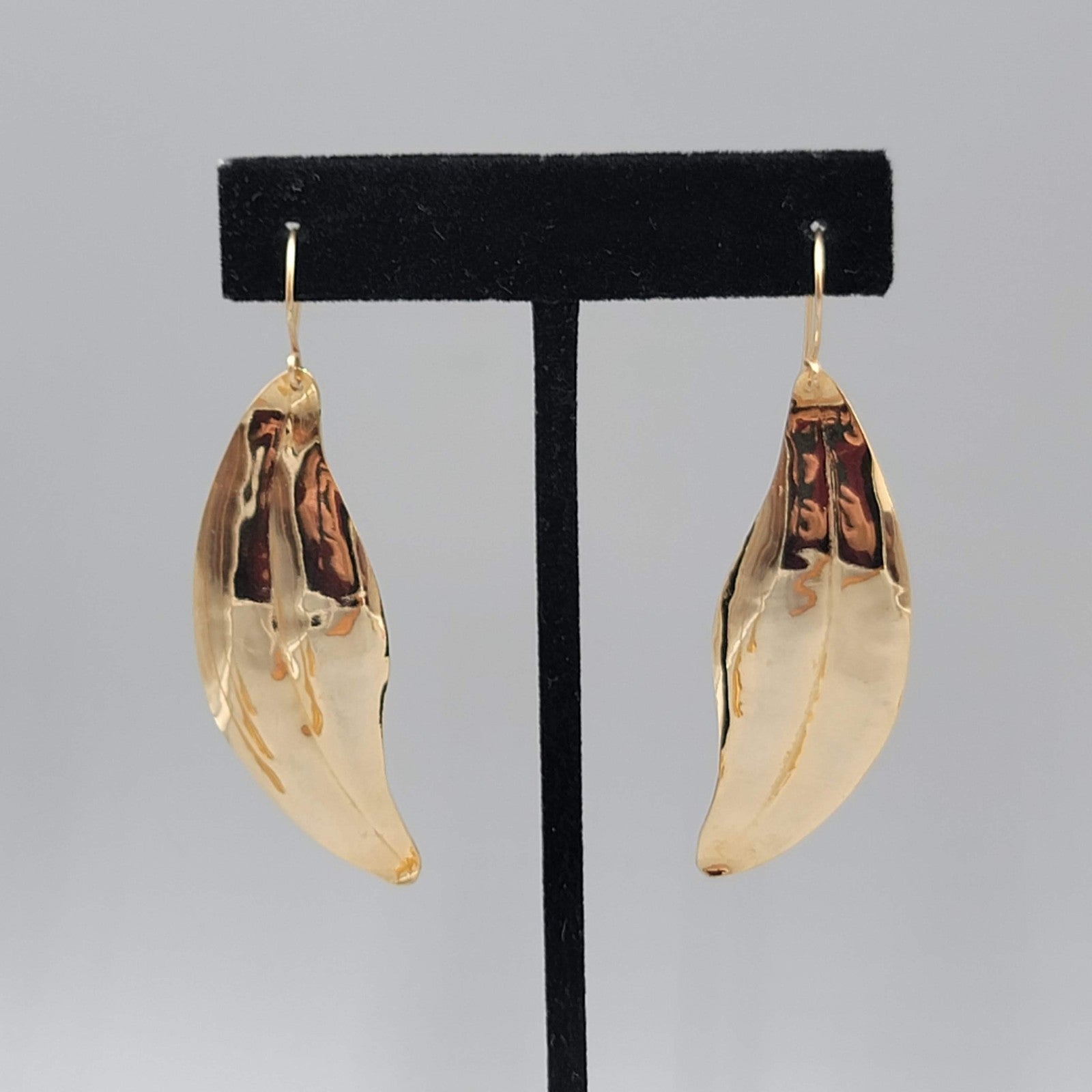 Modernist Leaf Pierced Earrings Gold tone Dangle 2.25 in Lightweight