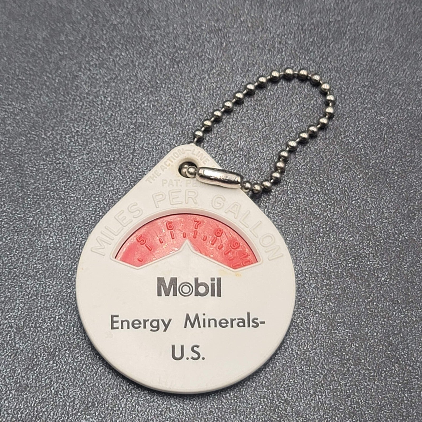 VINTAGE MOBIL ENERGY MINERALS US MILES PER GALLON ADVERTISING KEYCHAIN