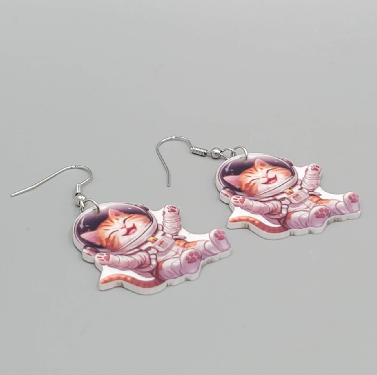 Space Kitty Cat Pierced Earrings Silver tone Dangle  1.25 in