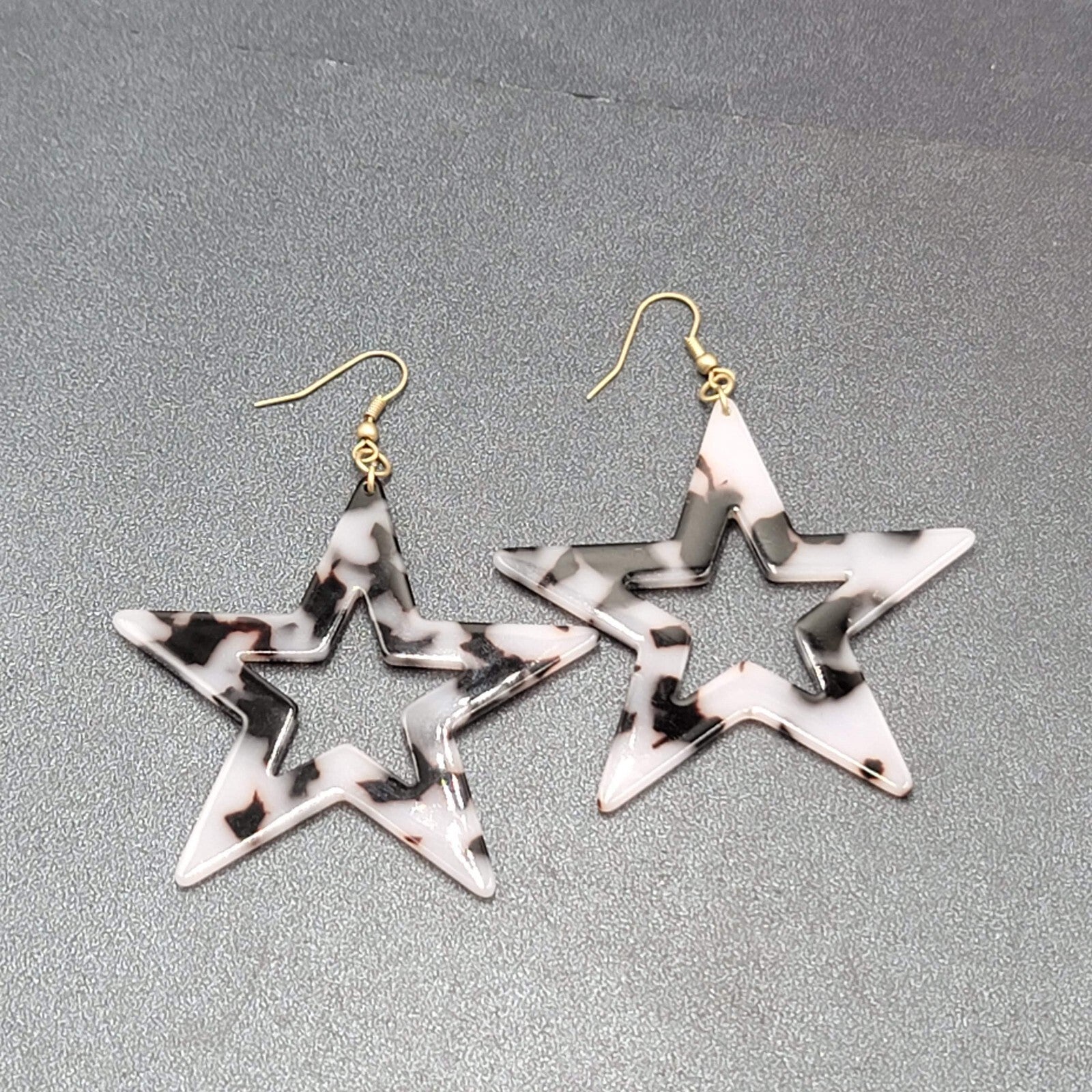 Pierced Earrings Gray Black Resin Large Open Star Dangle 2.5"