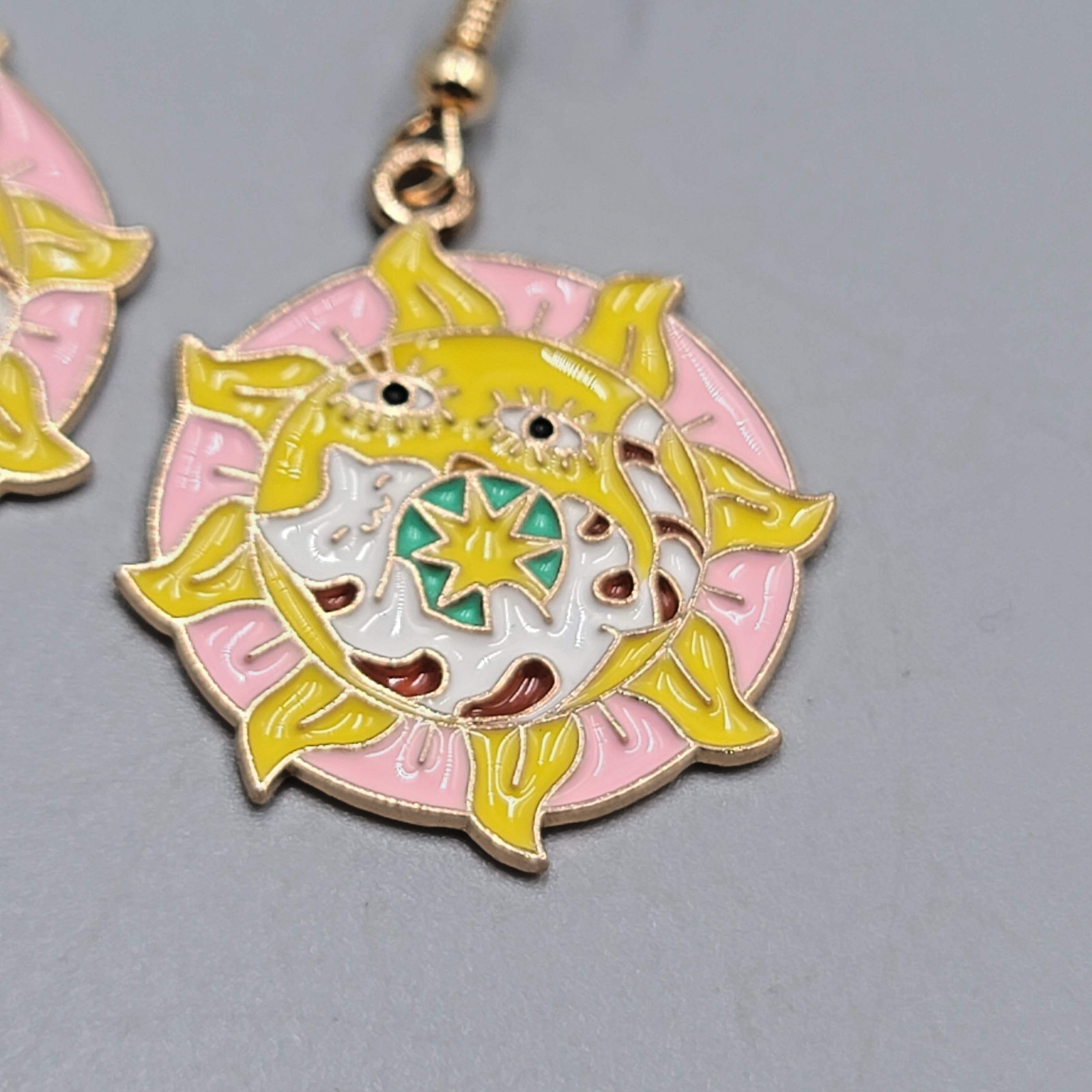 Kitty Cat in the Sun Enamel Pierced Earrings Gold tone Dangle 1 1/8"