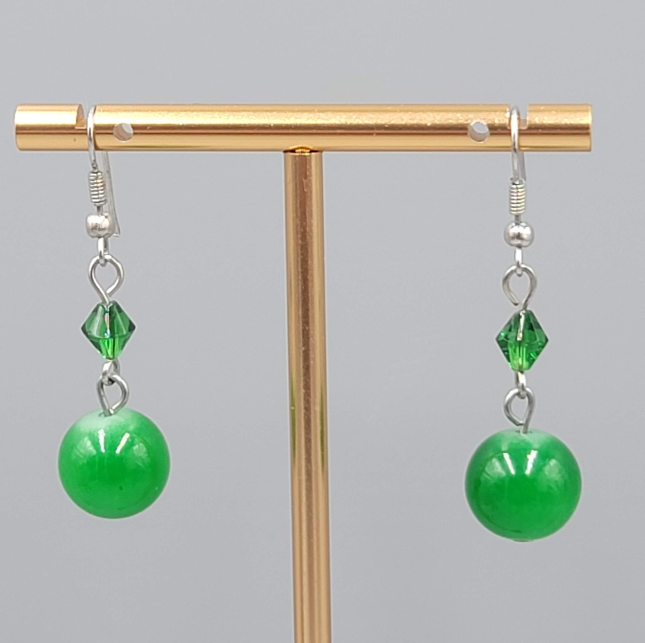 Green Glass Bead Pierced Earrings Silver tone Dangle 1.25 in