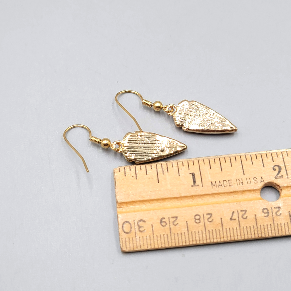 Red Arrow Head Design Pierced Earrings Gold tone Dangle 7/8 in