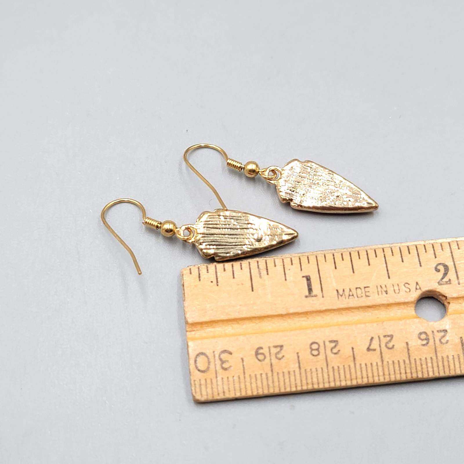 Red Arrow Head Design Pierced Earrings Gold tone Dangle 7/8 in