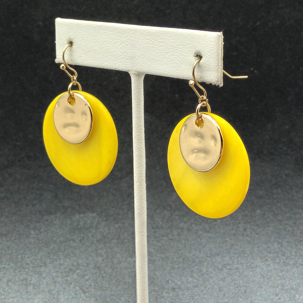 Pierced Earrings Hammered Gold tone Yellow Shell Round Dangle 1 1/4"