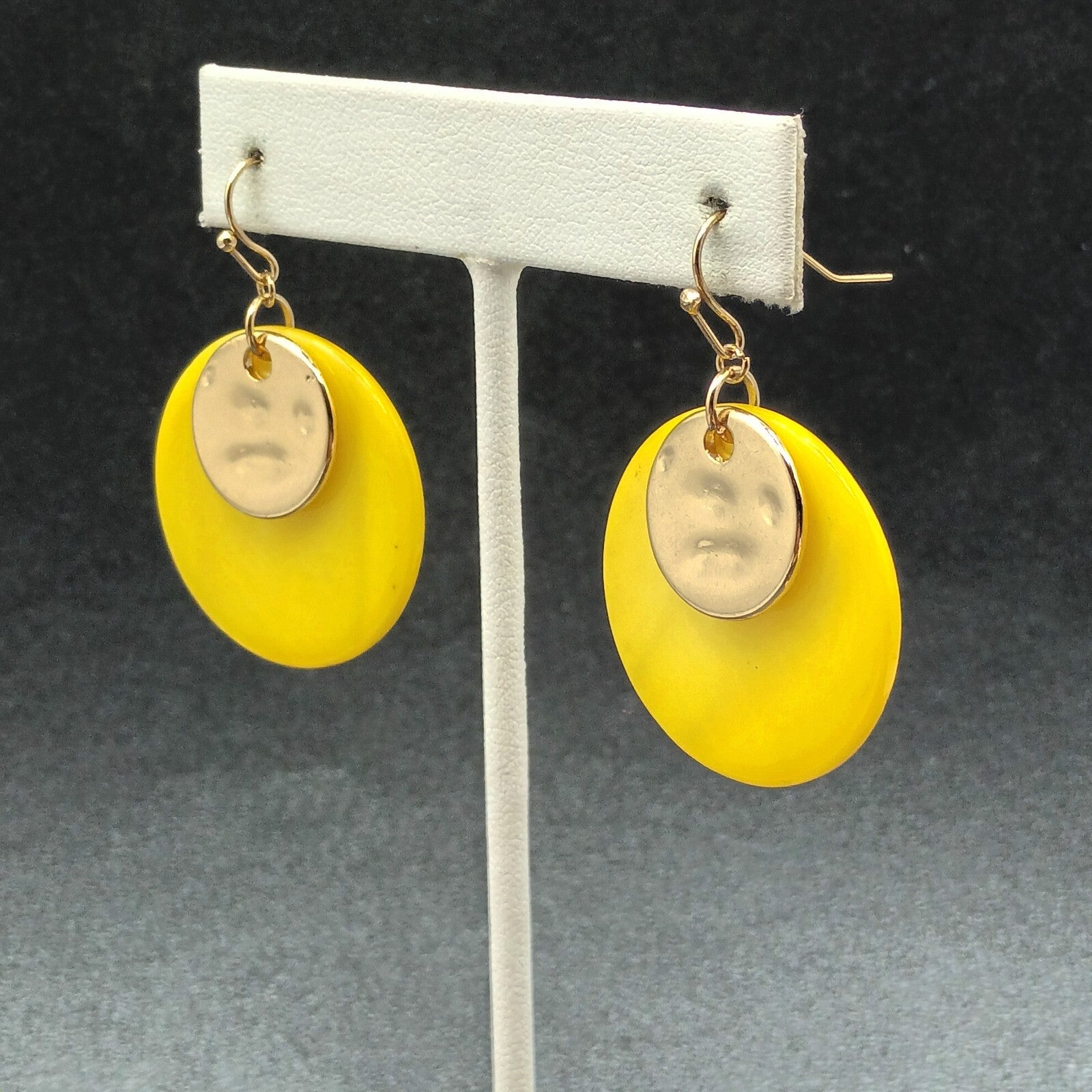 Pierced Earrings Hammered Gold tone Yellow Shell Round Dangle 1 1/4"