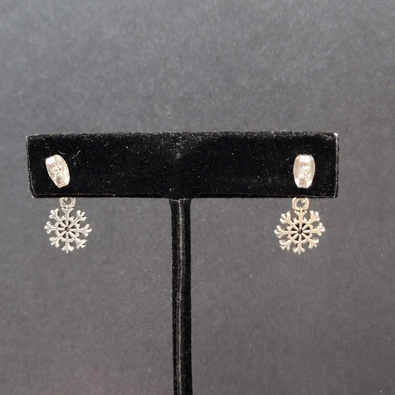 New Snowflake Pierced Earrings Silver tone Dangle 1/2"
