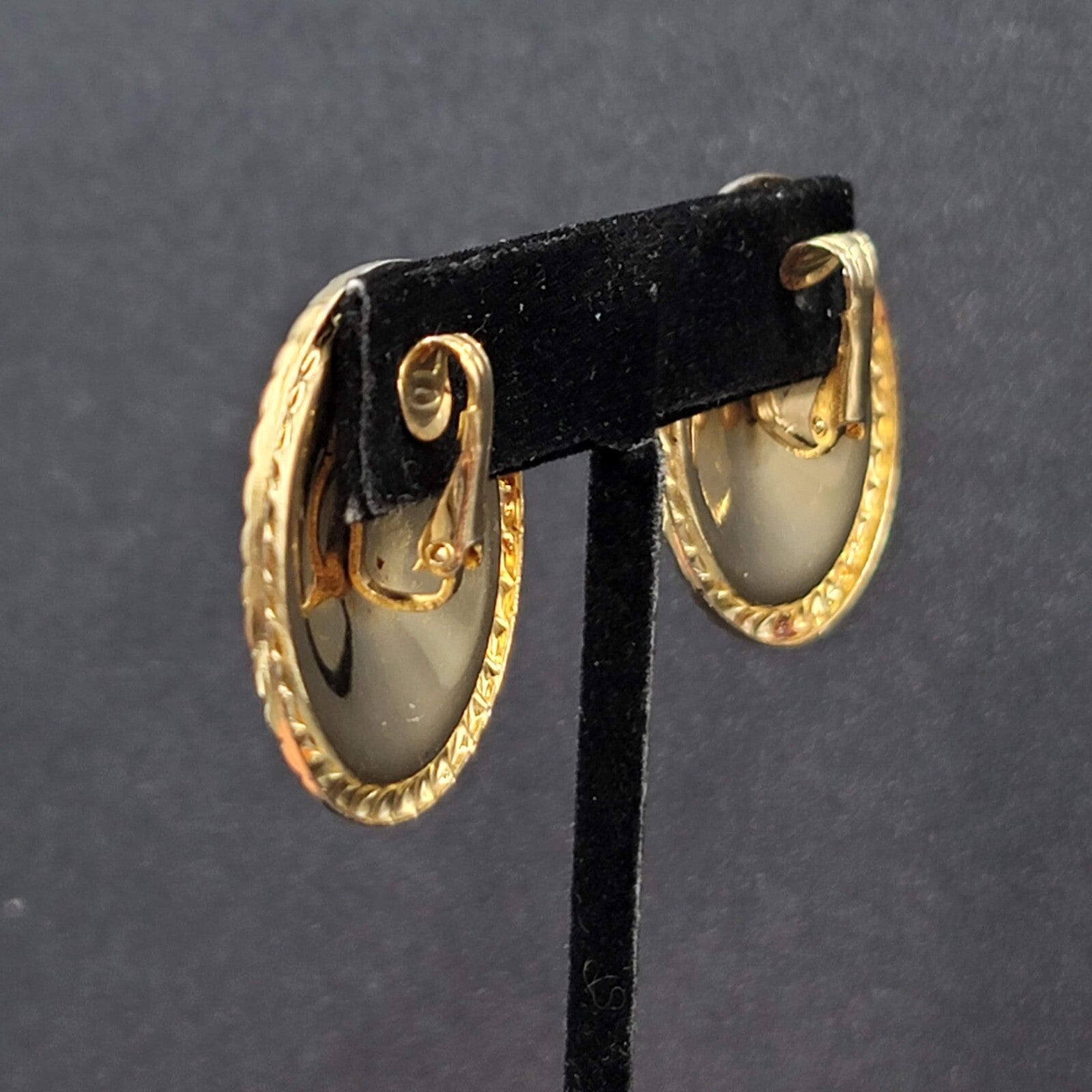 Vintage Clip on Earrings Gold tone Pink Enamel Swirl Round 1.5"