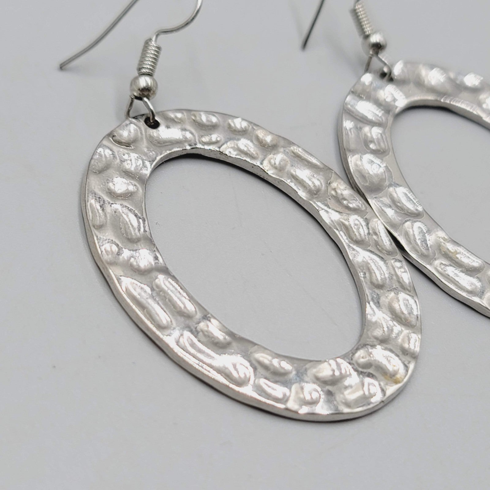 Open Oval Dangle Pierced Earrings Hammered Metal Silver tone 1.75"