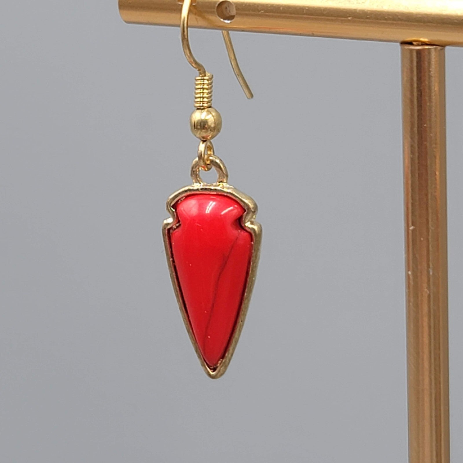 Red Arrow Head Design Pierced Earrings Gold tone Dangle 7/8 in