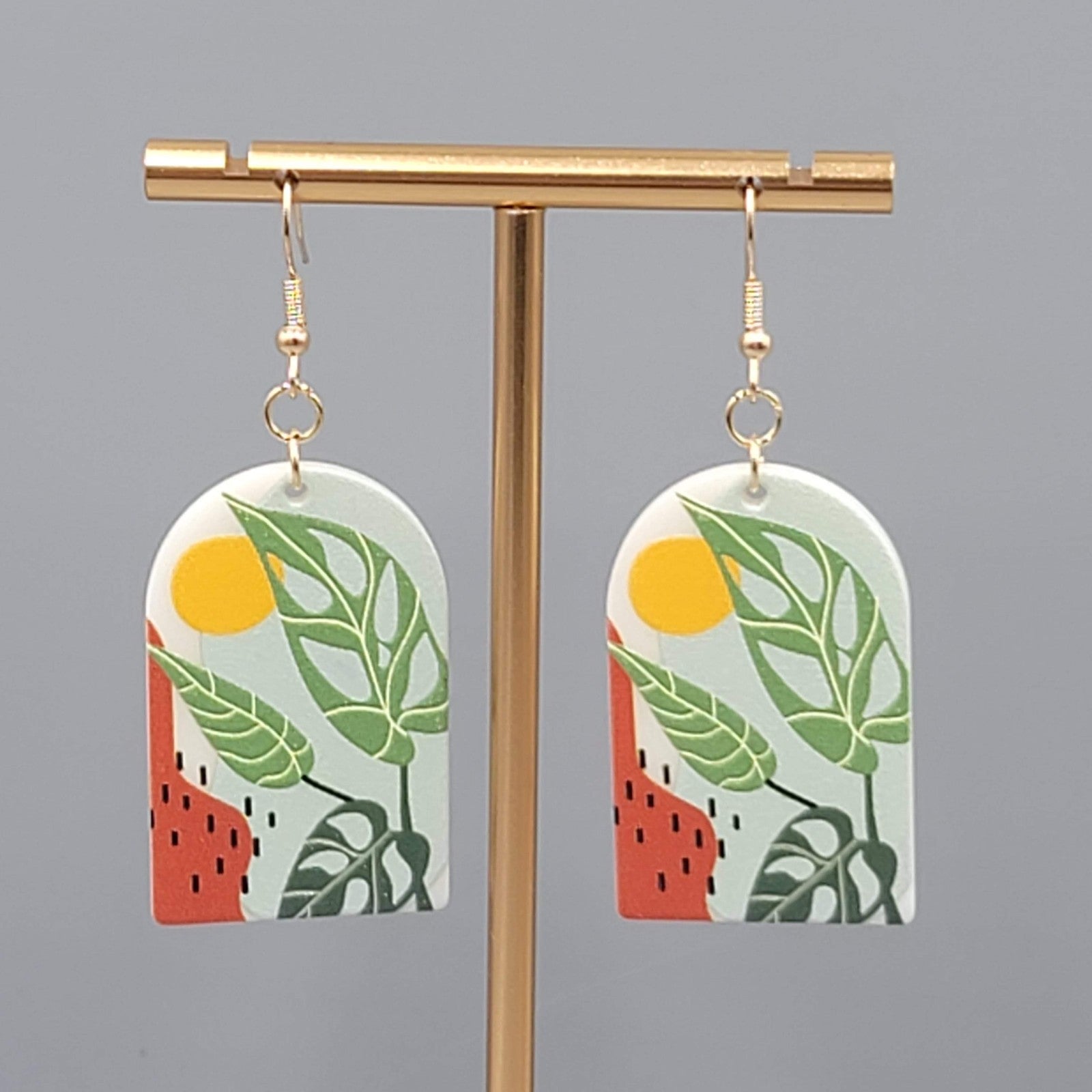 Pierced Earrings Artsy Nature Acrylic Gold tone Dangle 1.75"
