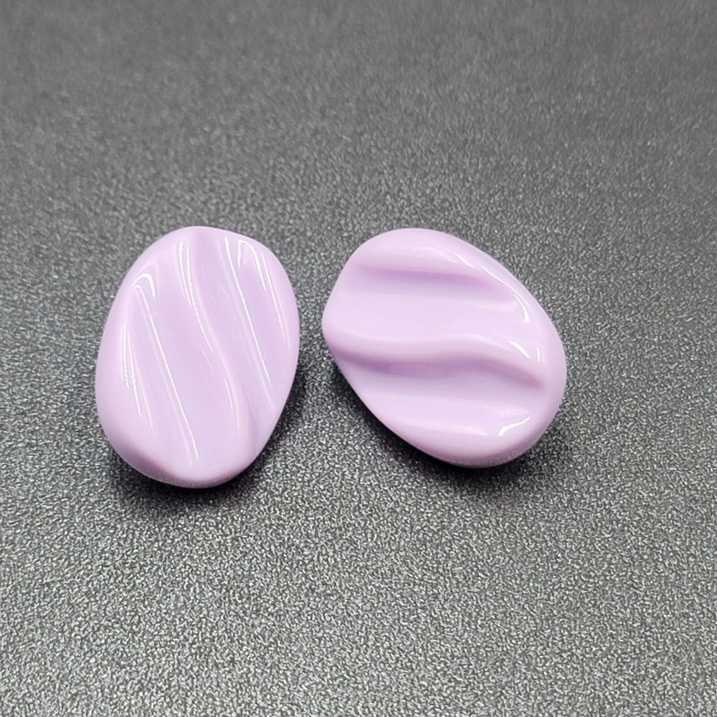 Vintage Pierced Earrings Acrylic Lavender Purple Wavy Drop 1"