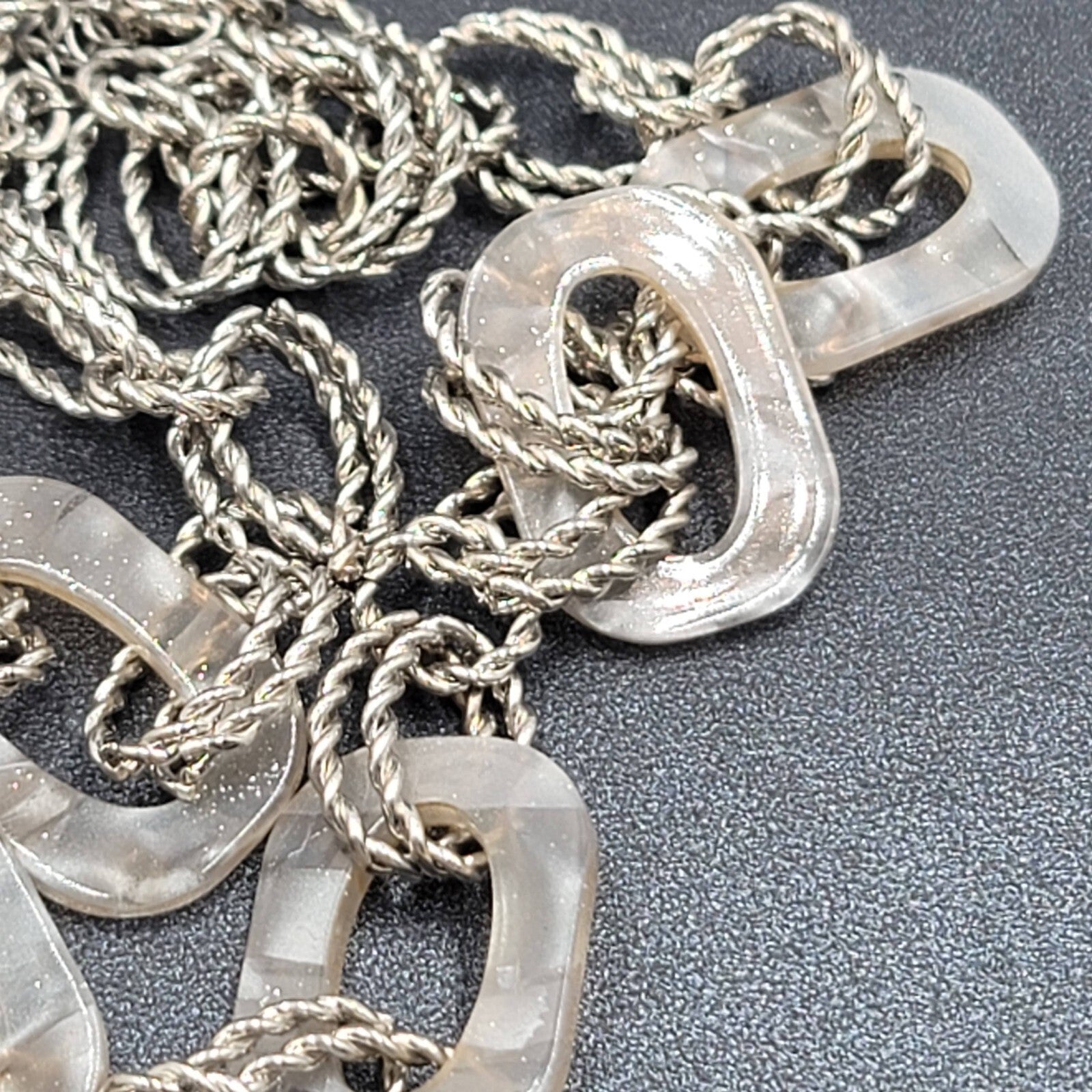 1946 Necklace Acrylic Beaded Chain 18"-21"