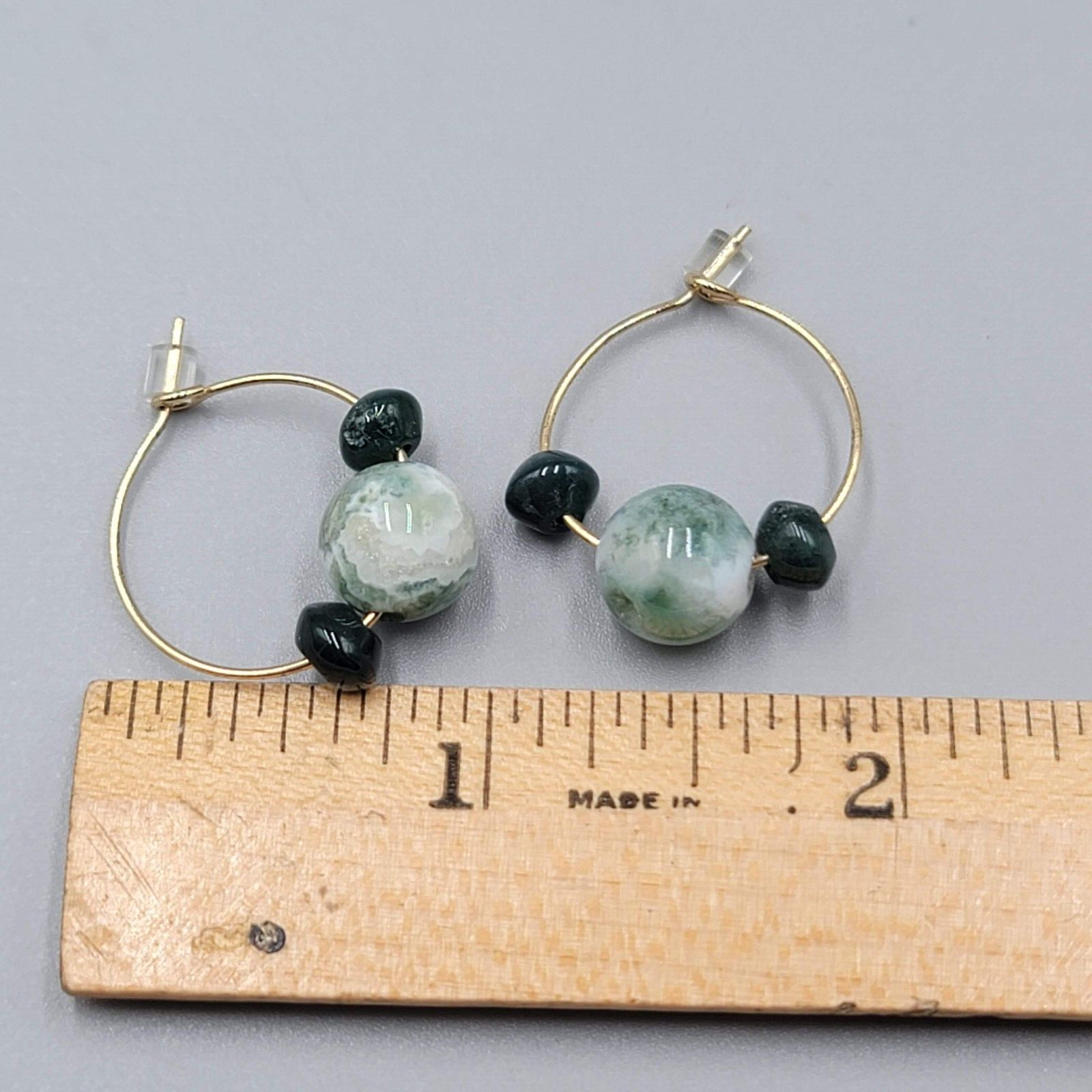 Green Stone Bead Pierced Earrings Gold tone Hoops 7/8"