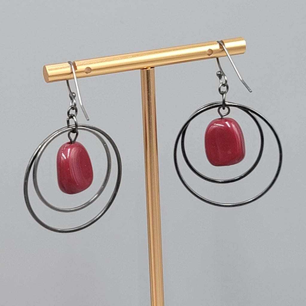 Black Metal Double Rings Pierced Earrings Maroon Bead Dangle 1.25 in