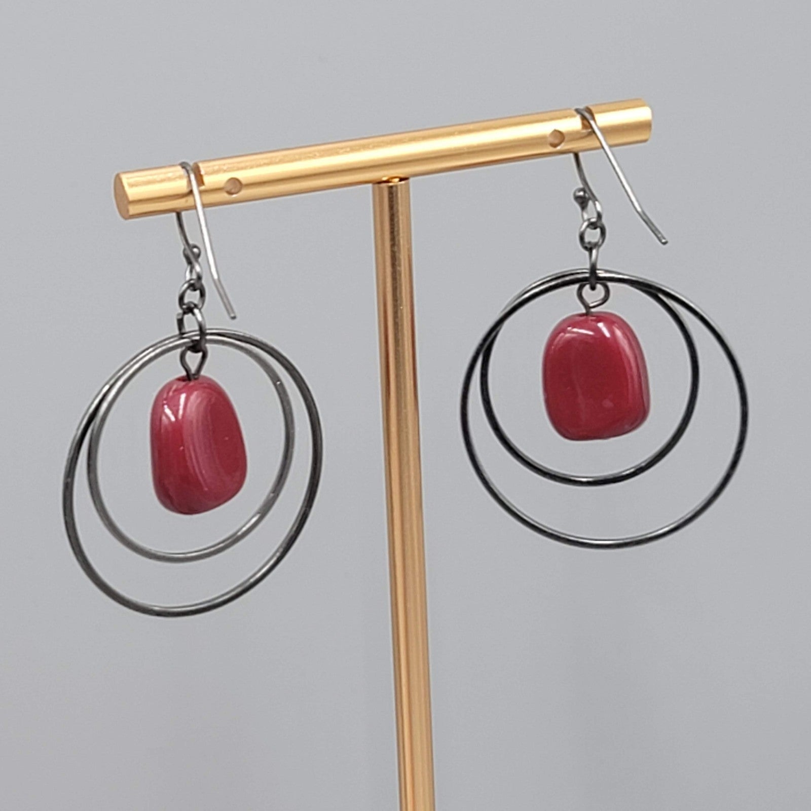 Black Metal Double Rings Pierced Earrings Maroon Bead Dangle 1.25 in